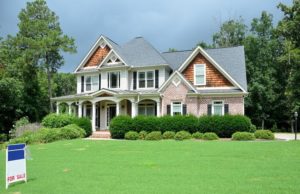 Reasons for Using Real Estate Agent to Sell House